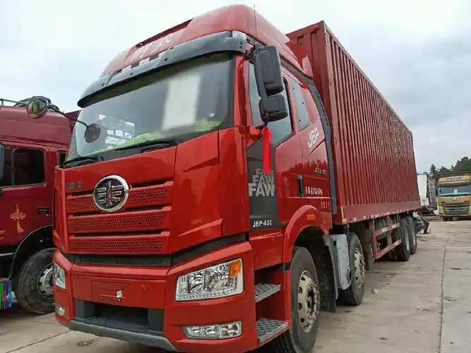 玉林2019年8月解放j6p前四后八厢式货车国五排放红色手动挡