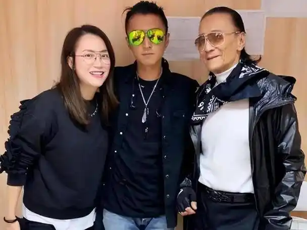 霍汶希一手捧红谢霆锋坚持未婚生女她的究竟在追求什么