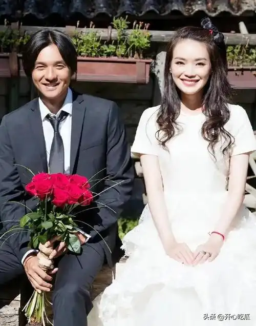 舒淇办完婚礼首现身,穿白色背心非常少女,容光焕发48似28岁