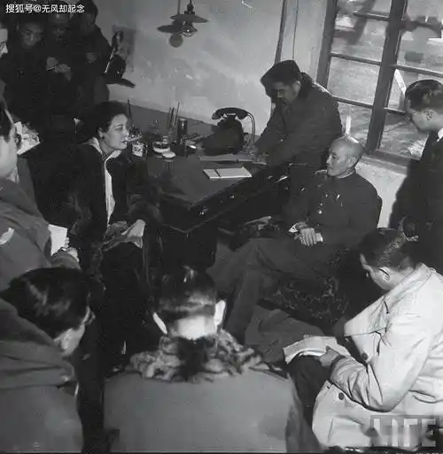 蒋介石的葬礼仪式,74岁的张学良亲临现场,留下16个字便转身离开