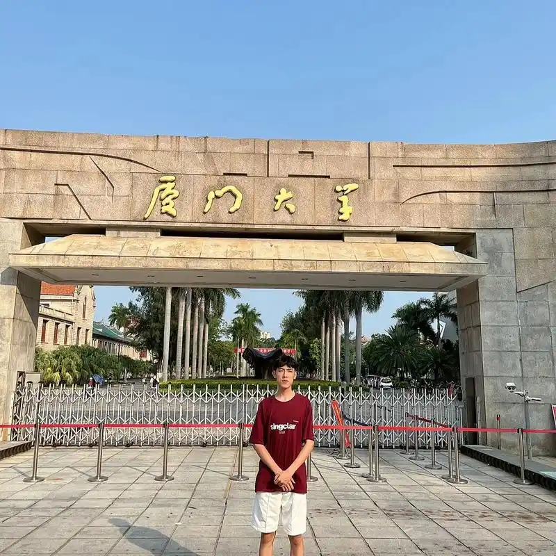 厦门大学很好看的大门耶耶耶 是看这个门看烂了 今天我来咯