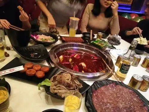 朋友圈里面看到一个好友公司团建的朋友圈,居然是在ktv里面吃火锅,我