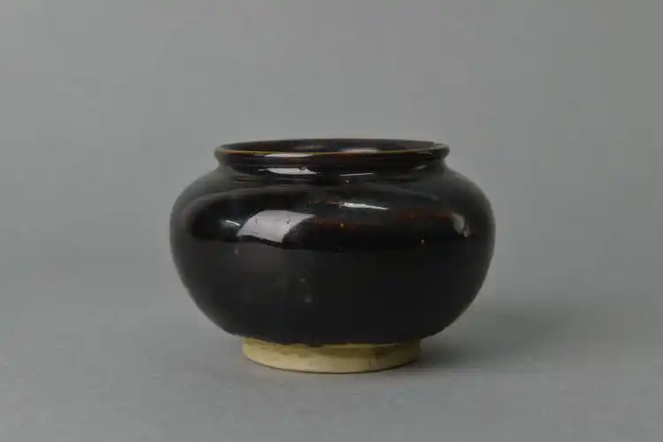 p>元黑釉罐是元代文物,现收藏于平凉市博物馆. /p>