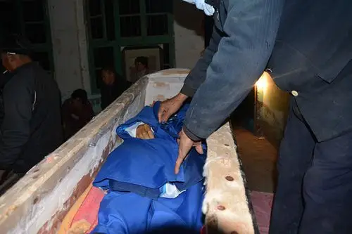 封棺之后,开始放鞭炮,朋友们你们家乡的丧葬习俗和我们湖北农村的葬礼