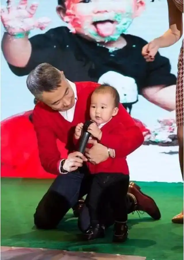 47岁程雷一家近照,老婆隐藏了整整5年,如今最担心3岁儿子