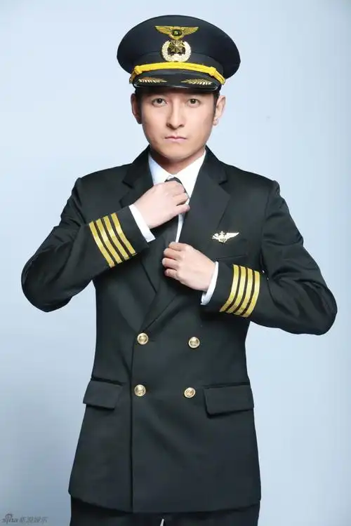 组图:李维嘉旧照回顾庆生日 综艺咖的青涩过往