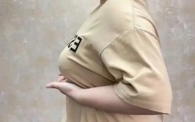 胸大穿衣臃肿显胖