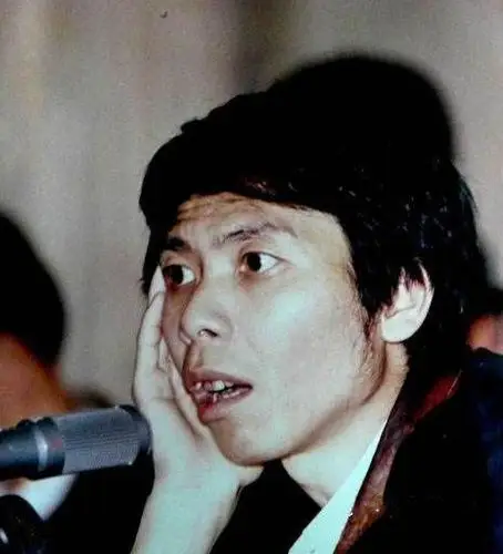 刘欢的眼神也可以这样销魂星爷年轻是骑自行车得样子好青涩皇阿玛