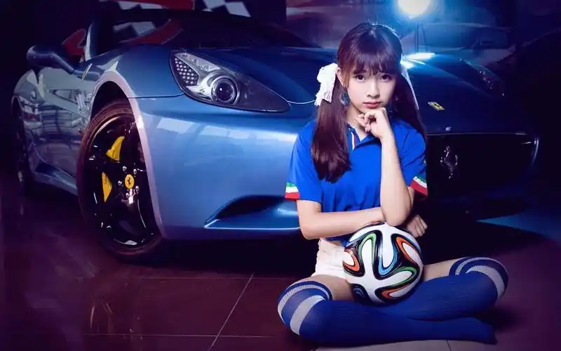 法拉利california改装车模高清美女桌面壁纸