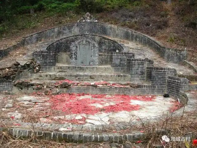 由月池,踢靴,享堂,山手,坟头,珑环,护岭组成,宽13米,深18米,占地面积