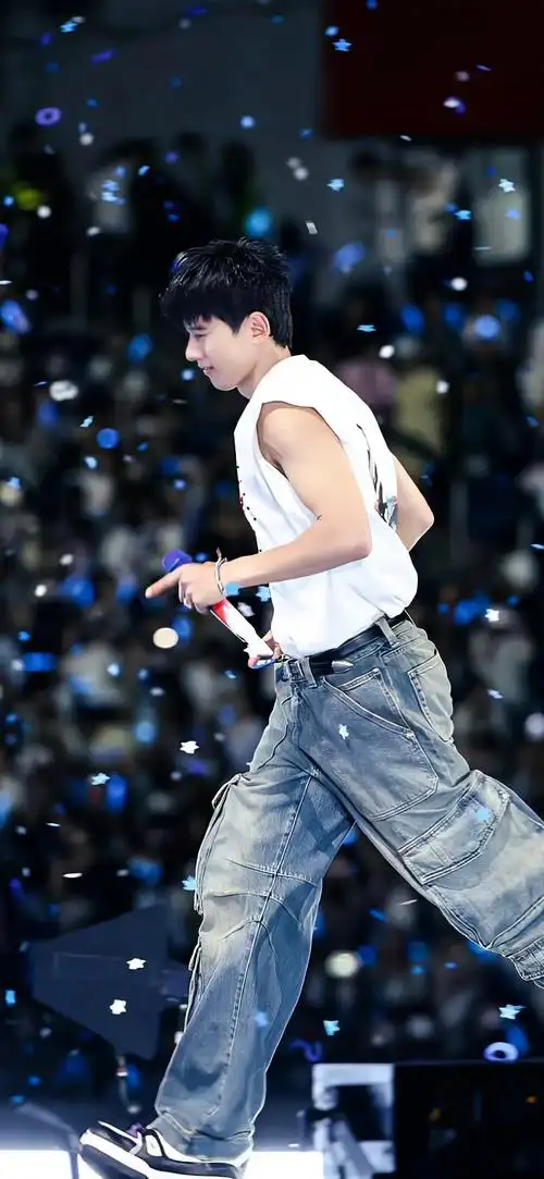 张杰在好看也是明星,帅呆了追星路上女孩路