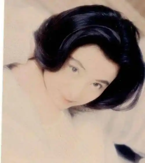 "兔子精"李玲玉,与丈夫分居11年被传分手,今一家三口很幸福