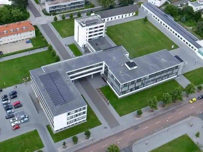 包豪斯德绍校舍丨瓦尔特·格罗皮乌斯 - 知乎