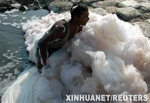 恒河污染严重[组图]