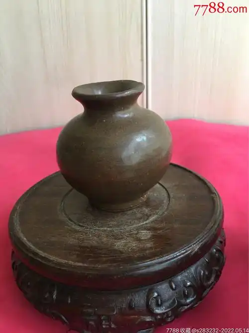 明代乌金釉苹果樽