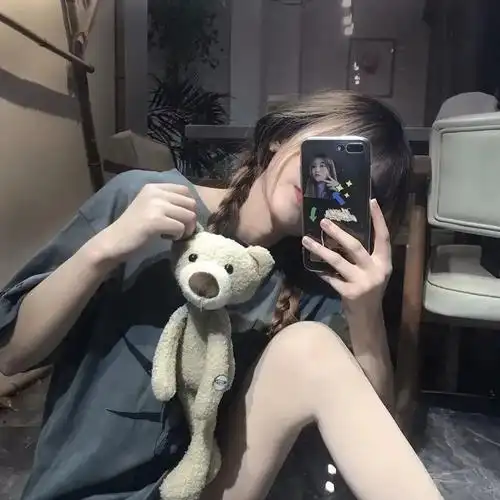 手机挡脸女生头像