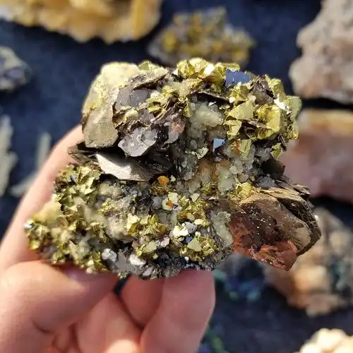 热卖天然黄铜矿水晶簇粗黄铁矿水晶孔雀石矿物标本家居装饰