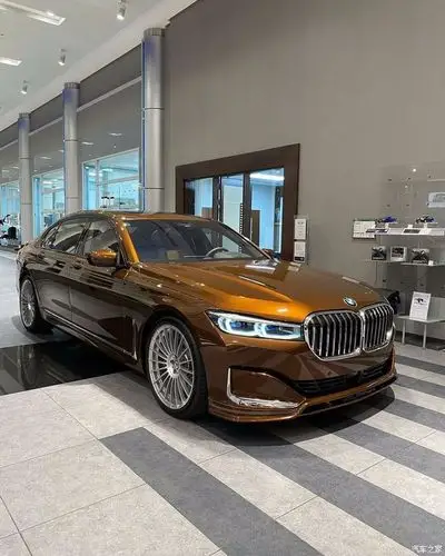 土豪金的7系b7版本还是好看的偷笑