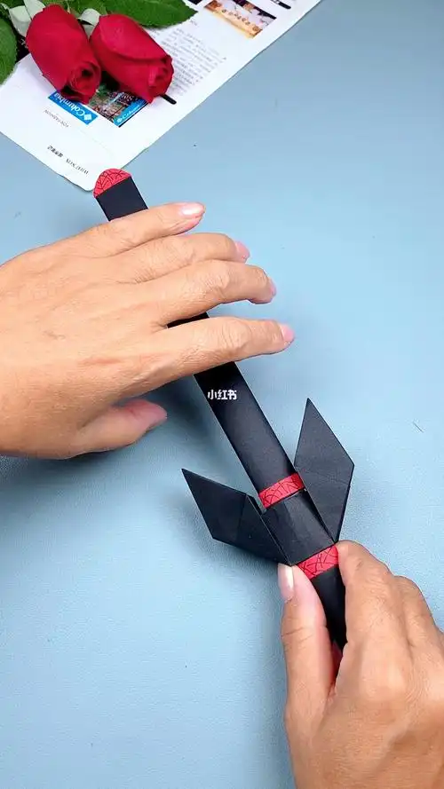 谁小时候还没有个大侠梦呢,用纸做一把剑,又酷又安全,让孩子也体会一