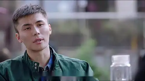 22021年《你是我的城池营垒》:饰演束文波,该剧讲