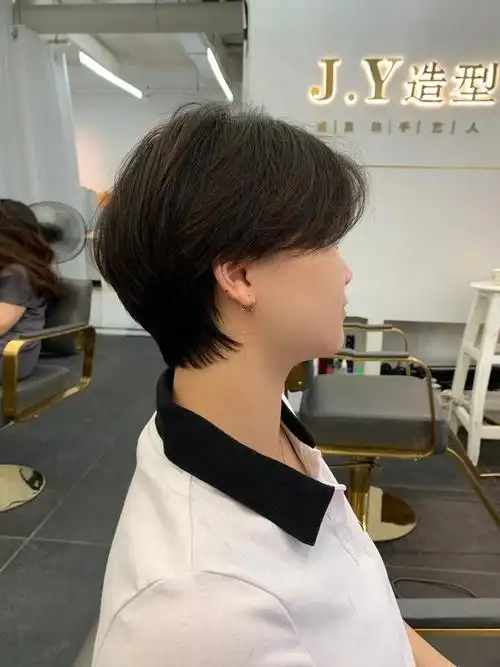 女士短发别乱剪最火还是这三种清爽自然真时尚