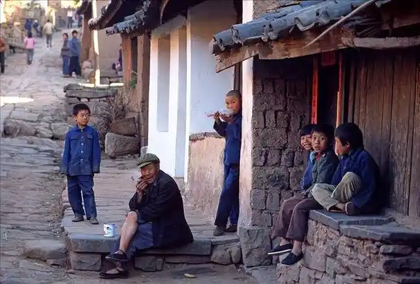 时代的印记,20张80年代老照片,还有闹洞房的照片,真是难得一见