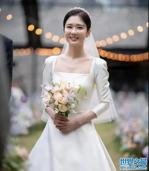 6月27日传来张娜拉结婚现场的高清照片,老粉们都可以看一看这位昔日