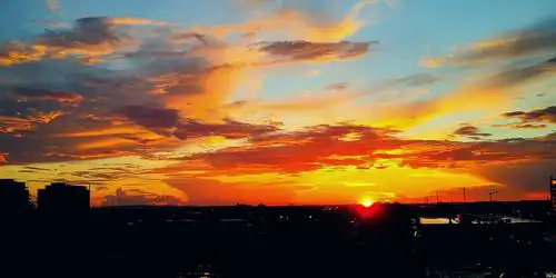 其它 晚霞瑰丽亦醉人 写美篇  晚饭后,原本晴朗的天空突然乌云密布,大