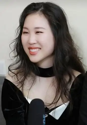 廖昌永与18岁女儿同框廖敏冲穿露肩装显圆润模样与父亲太相像