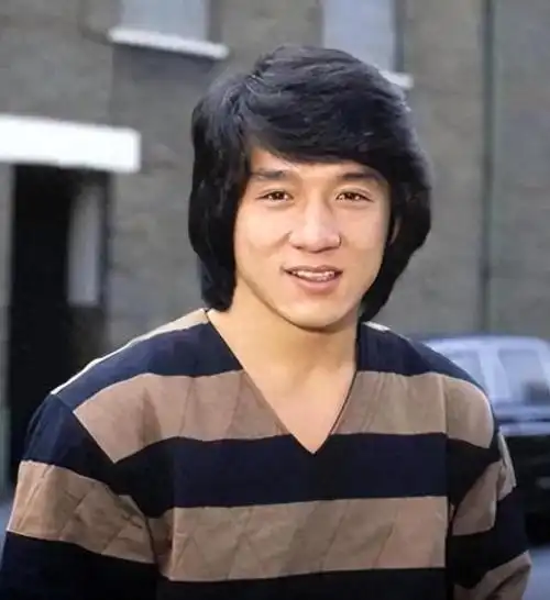 到青春岁月的电视荧屏,成龙大哥的形象总是那么年轻,矫健,他的电影