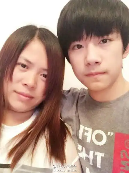 王俊凯易烊千玺王源的爸爸妈妈都是什么样子的?