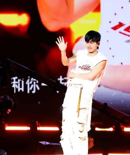 男生也那么在意年龄吗?张杰的状态看不出来41了呀!