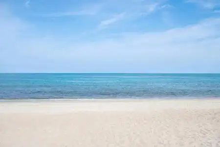 海面沙滩碧波柔和的海面,夏日的沙滩,抽象的背景照片