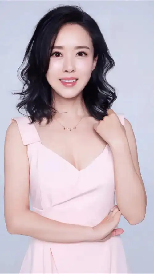 颜丹晨肌肤冰雪娇无力