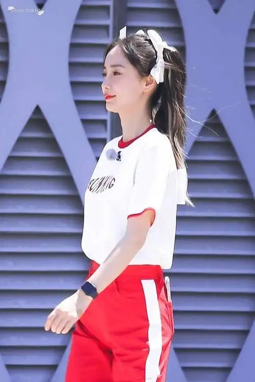 杨颖八个字介绍跑男11季主题##奔跑吧##杨颖说第十一季奔跑吧如约