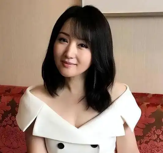 身高不够身材来凑杨钰莹丰满的身材就是她最敏锐的武器