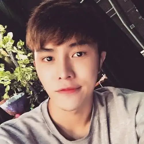 男头像### 他没有装聋 他是真的没有被感动