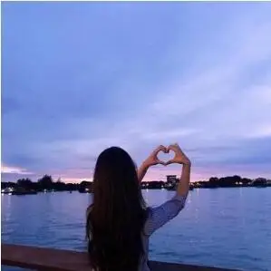 女孩微信头像背影