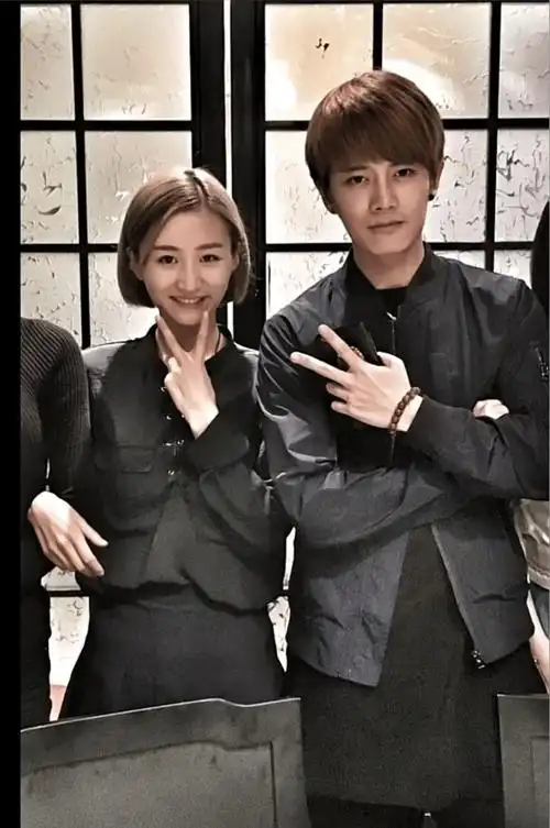 任嘉伦回应离婚出轨传闻态度硬气多次秀恩爱谈到孩子好温柔