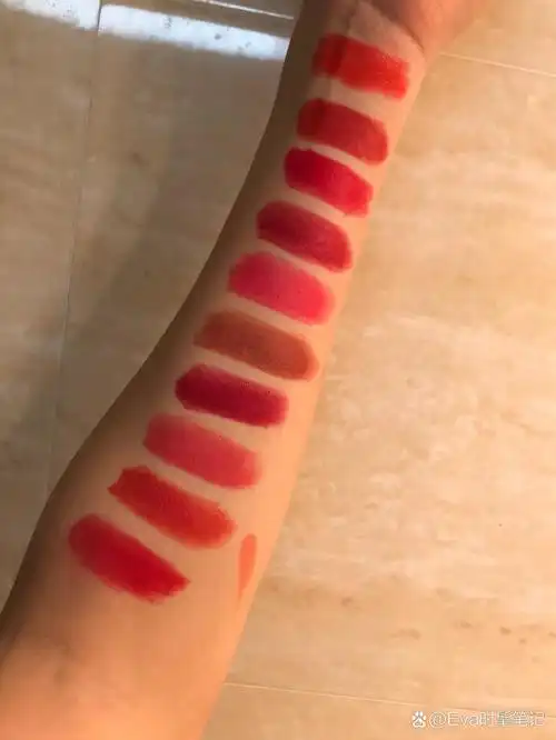 时尚芭莎 bazaar red 口红 最近风靡整个朋友圈的平价口红 图一为网图