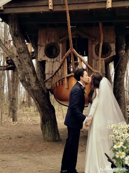 组图:林宥嘉亲晒婚纱照赞丁文琪太美 派对超甜蜜