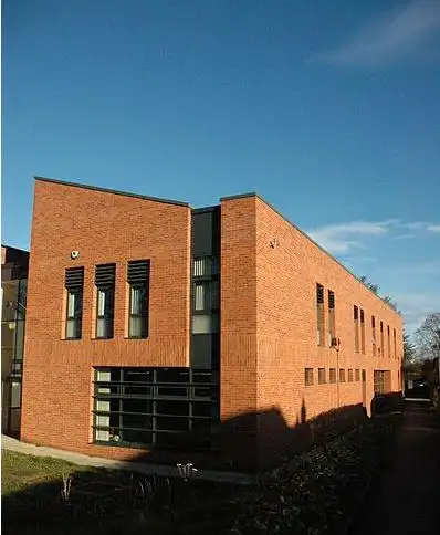 格罗斯泰斯特主教大学