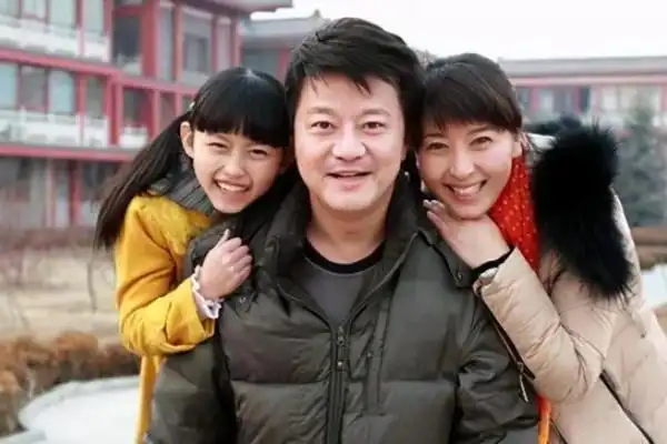 马东明闫学晶老公照片,夫妻二人婚后幸福(45岁生下女儿)