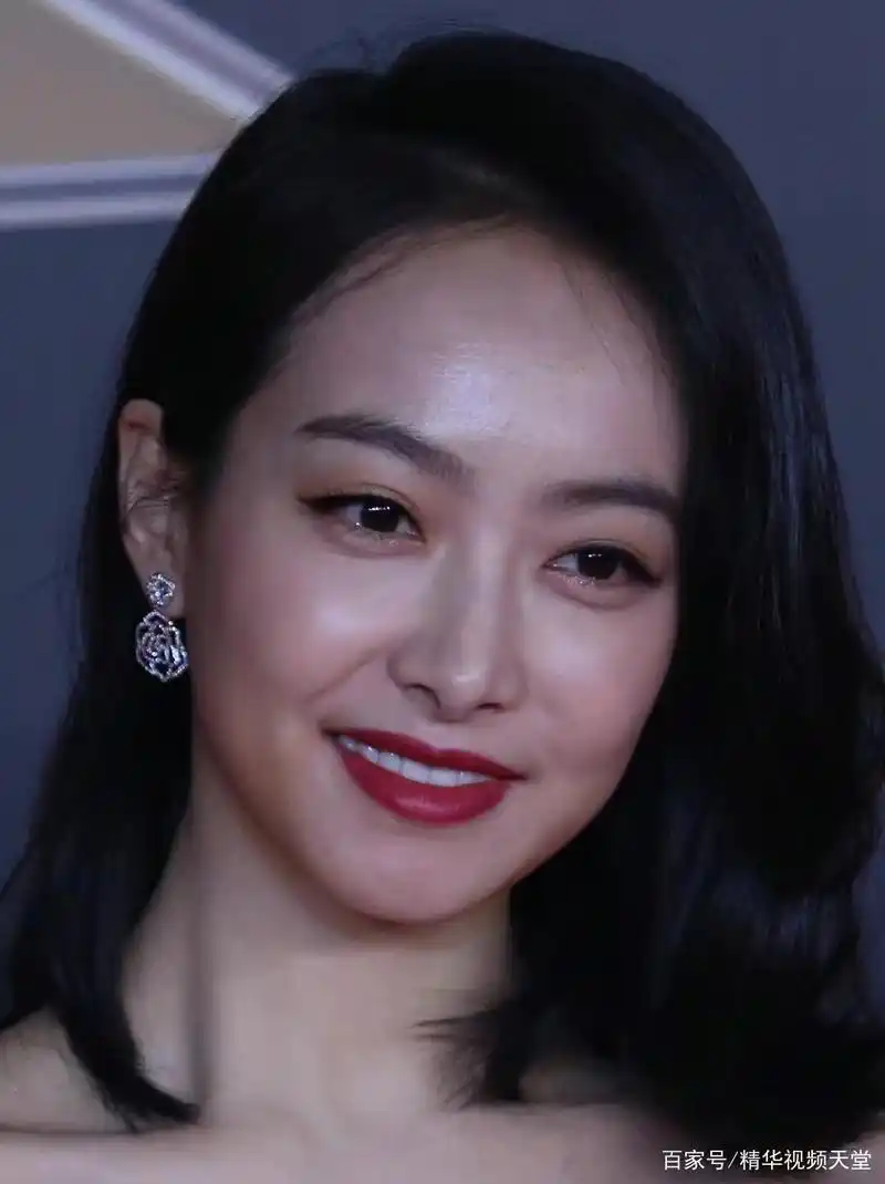 宋茜活动生图曝光,素颜也很美