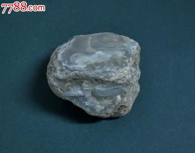 内蒙古赤峰野外采集白玛瑙原石一枚