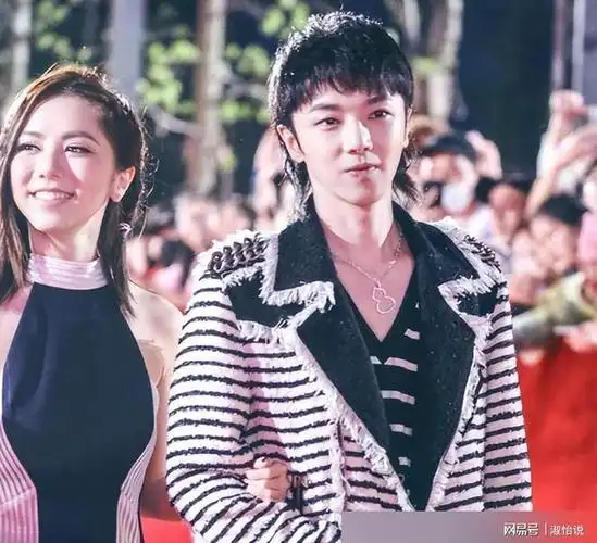 华晨宇怒了官宣演唱会却因拒绝月经羞耻上热搜气的飙脏话