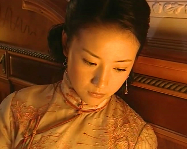 《金粉世家》中的董洁,那个另人难忘的安静女子"冷清秋",所配旗袍也是