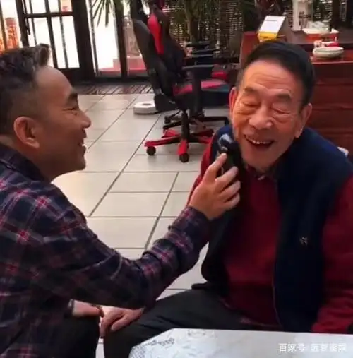 88岁杨少华父子豪宅意外曝光,装修风格低调奢侈,庭院比公园还大