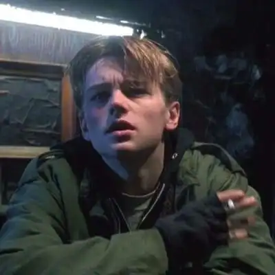 小李子抽烟头像高清