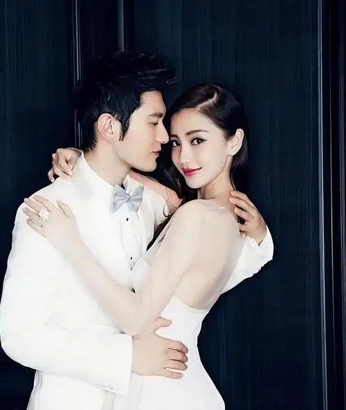 小海绵神似黄晓明,花束背后爱意浓"|杨颖|娱乐圈|奔跑吧|真人秀|综艺